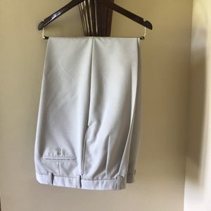 Khaki dress pant with pleats